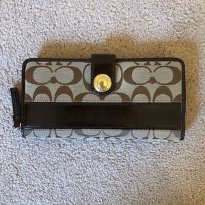 💞Coach Signature Stripe Zip Around Wallet